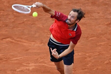Rome Masters: Đương kim vô địch Medvedev vất vả giành vé đi tiếp