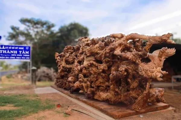 “Choáng ngợp” gốc me tây lớn nhất Việt Nam giá 24 tỷ đồng của anh thợ điêu khắc ở Trà Vinh