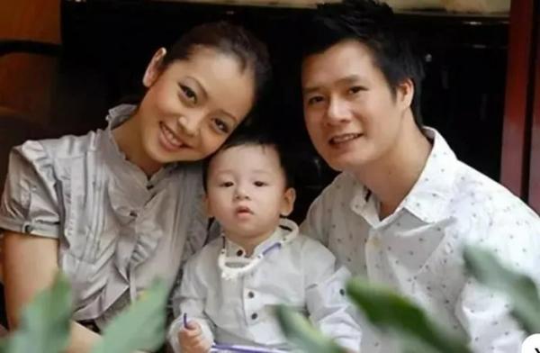 Con trai Hoa hậu Jennifer Phạm là thủ khoa trường ở Mỹ